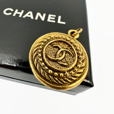 CHANEL Golden CC Logo Mark Medaille Kettenanhänger